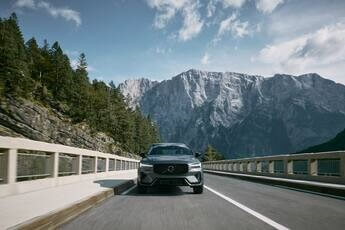 Refreshed Volvo XC60 exterior