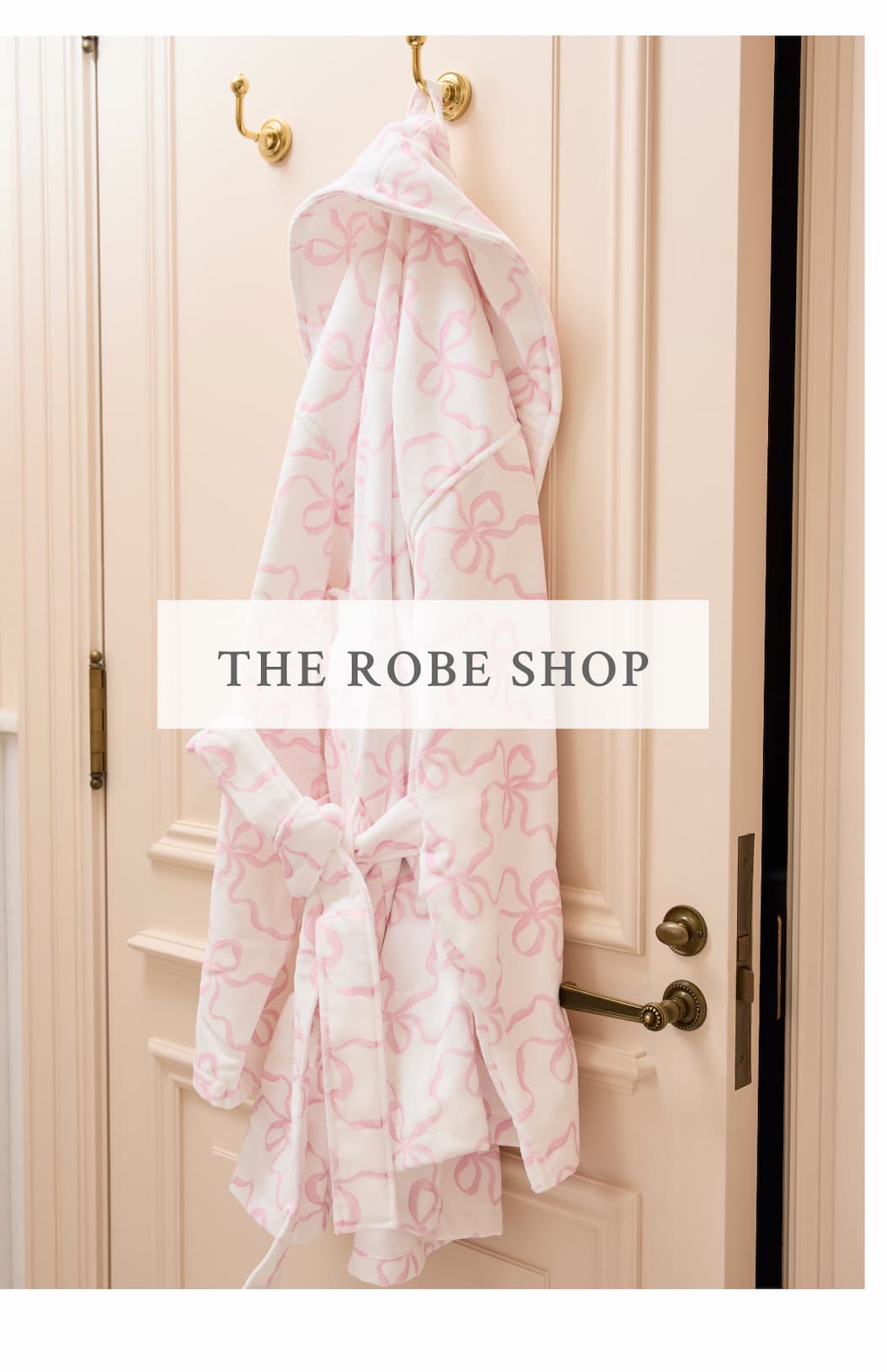 <THE ROBE SHOP>
