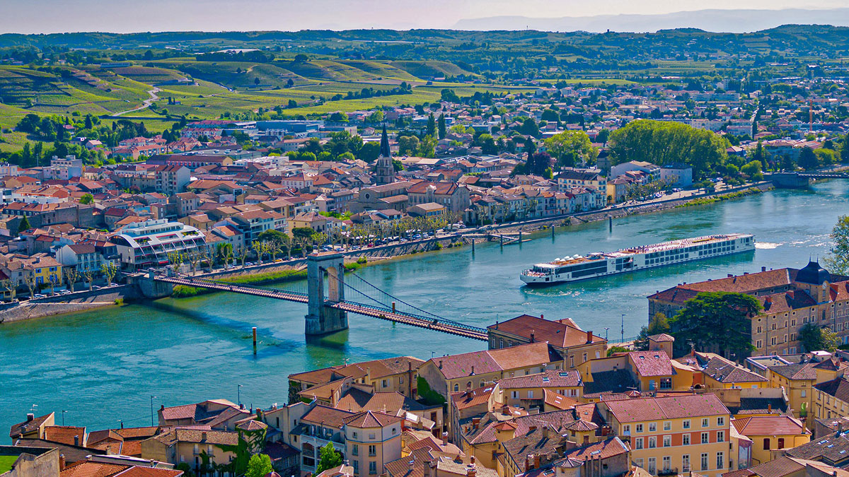 Immerse yourself in France’s art, history & cuisine