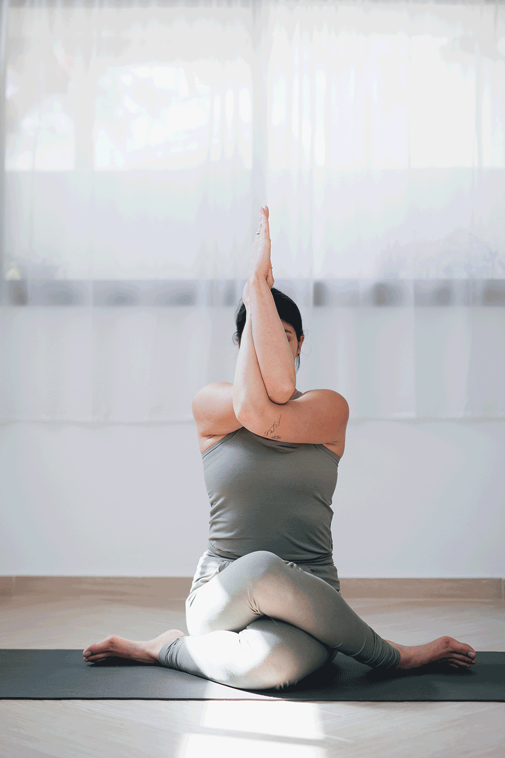 Shop our best outfit for yoga - the jumpsuit by Ripple yoga wear. Soft and flattering!