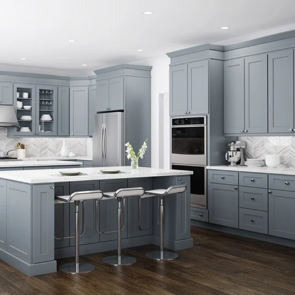 Kitchen with Radnor Shaker Cabinets