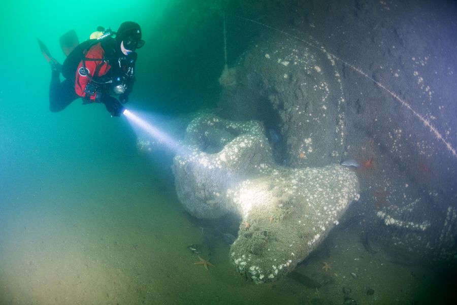 Photo: An underwater shot of diver Jennifer Sellitti illuminates an anchor from the USS San Diego, a US Navy armored cruiser that sank off the coast of Long Island in 1918