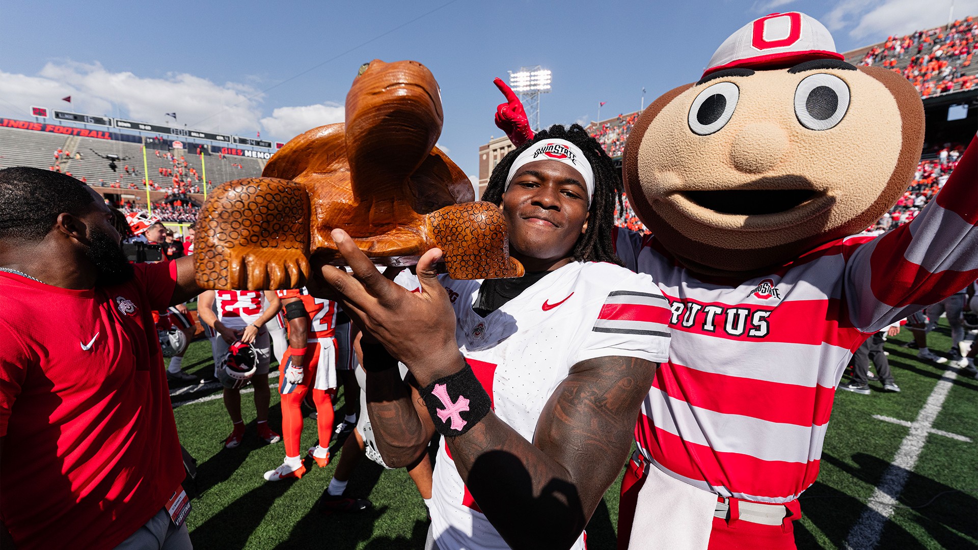 VIEW GALLERY | Ohio State vs. Illinois Game Day Photo Gallery