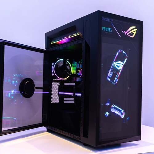 I Caught a Glimpse of the Holographic Future in This Wild Asus ROG Gaming PC