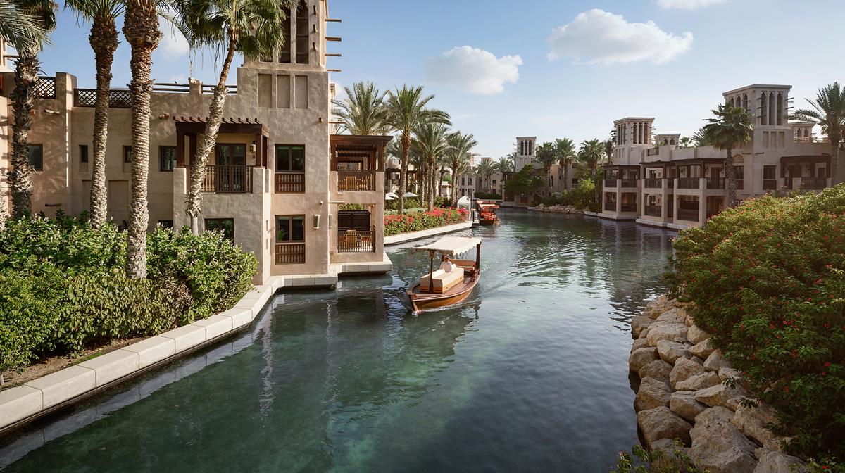 Dubai Jumeirah Summerhouse Oasis Retreat with Exclusive Private Beach