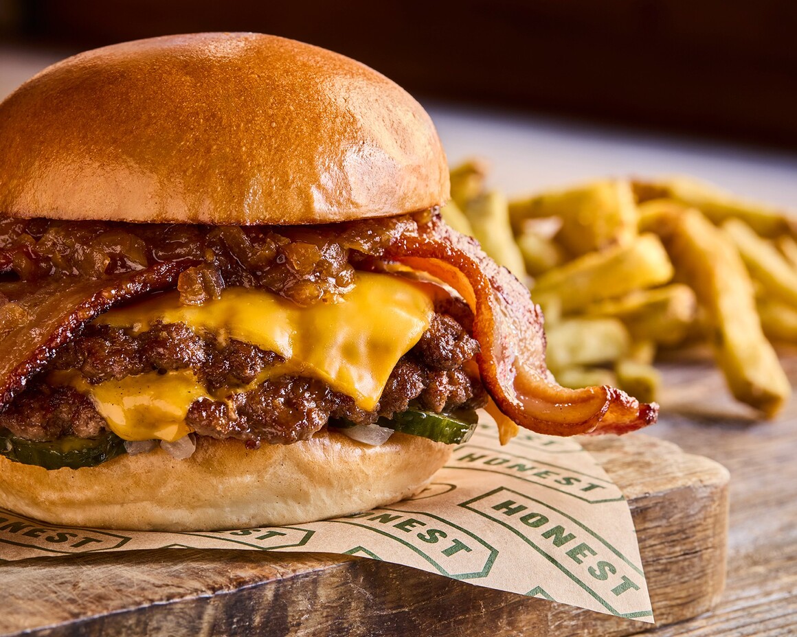 HONEST BURGER ON BOARD WITH CHIPS
