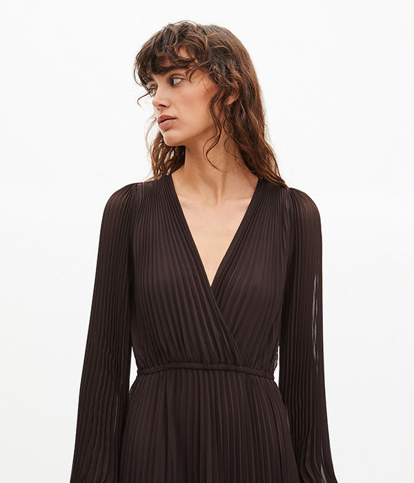 Robe longue plissée marron