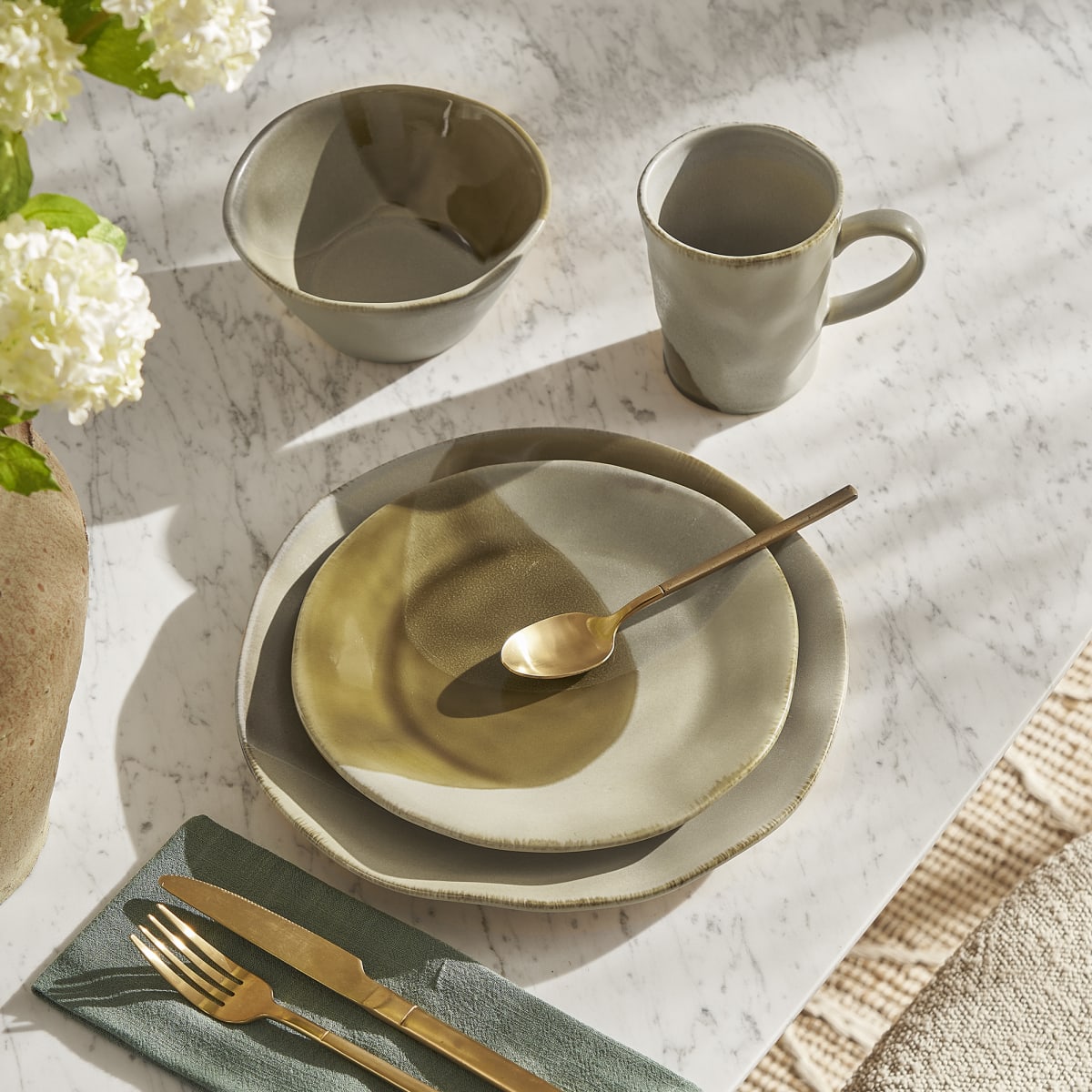 Image of Eleanor 4-Piece Dinnerware Set