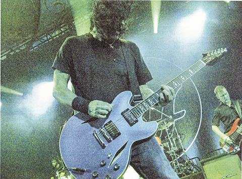 FOO FIGHTERS LIVE
