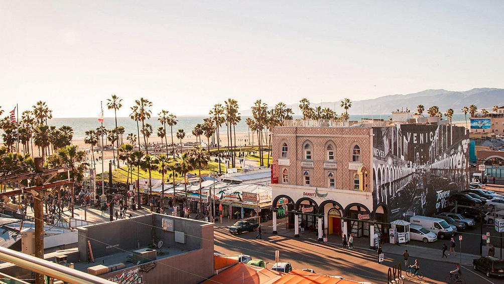 Image description: Street view from Hotel Erwin, in Los Angeles.
