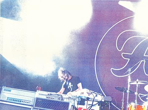 FOO FIGHTERS LIVE