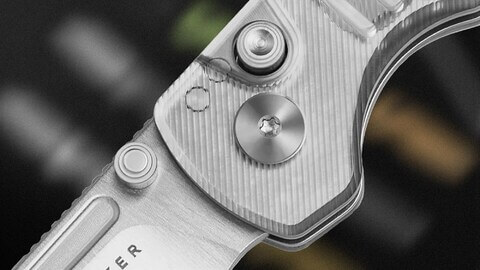 Kizer’s Tiny Ultralight EDC Knife Lets You Gaze into Its Inner Workings