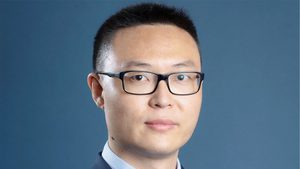 Lin Cheng headshot