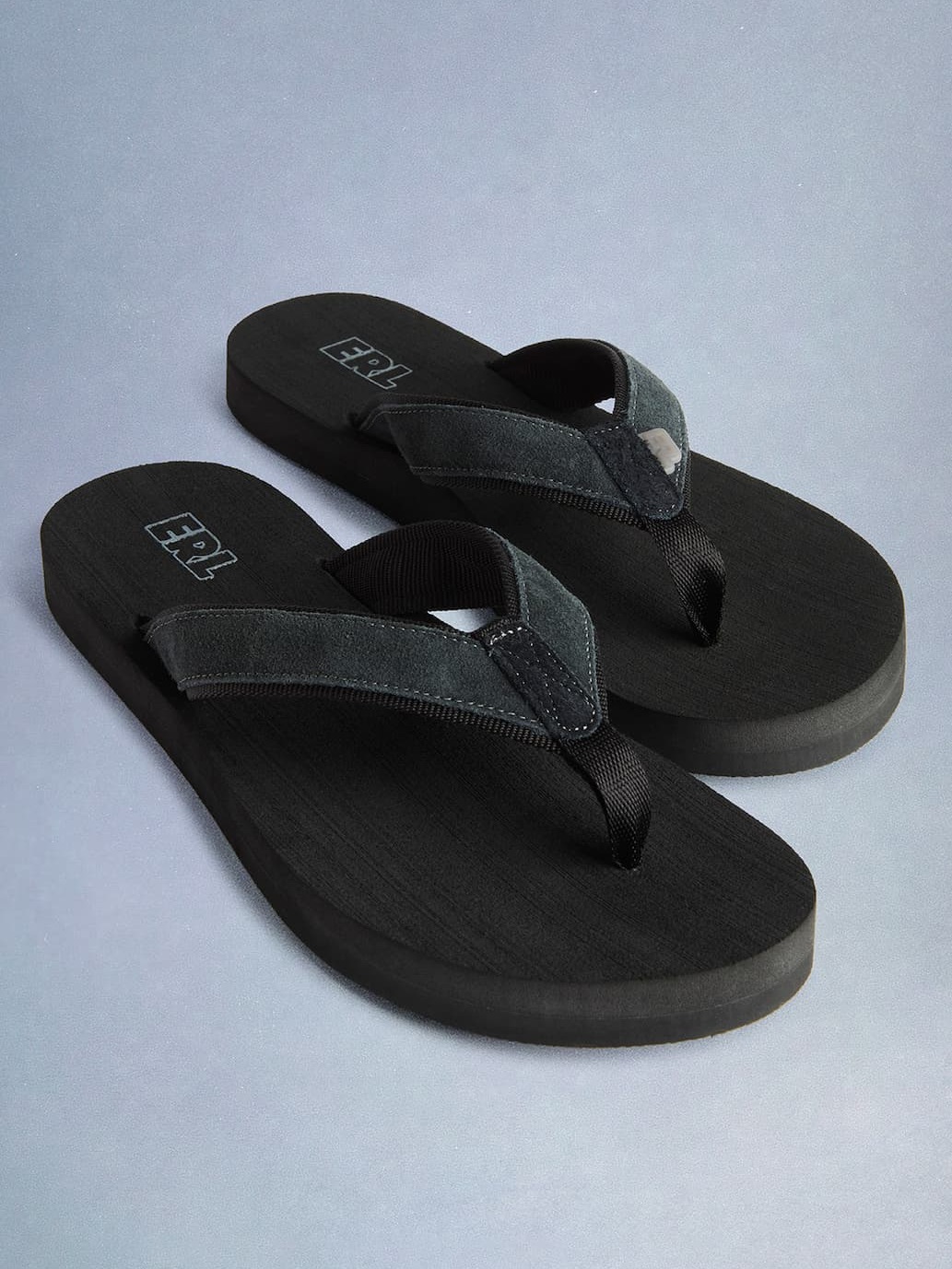 erl black flip flops