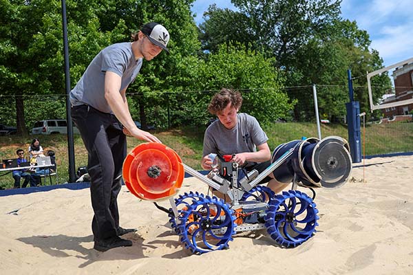 Student-built robot simulates moon mission for NASA competition