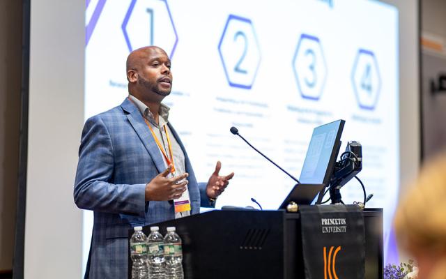 Speaker at innovation forum
