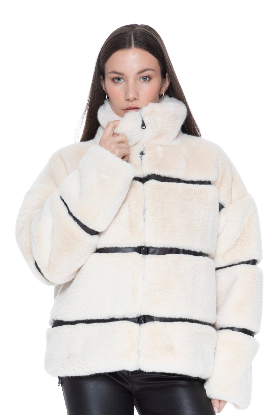 Mob Wife UNreal Fur Jacket -  Vanilla Bean