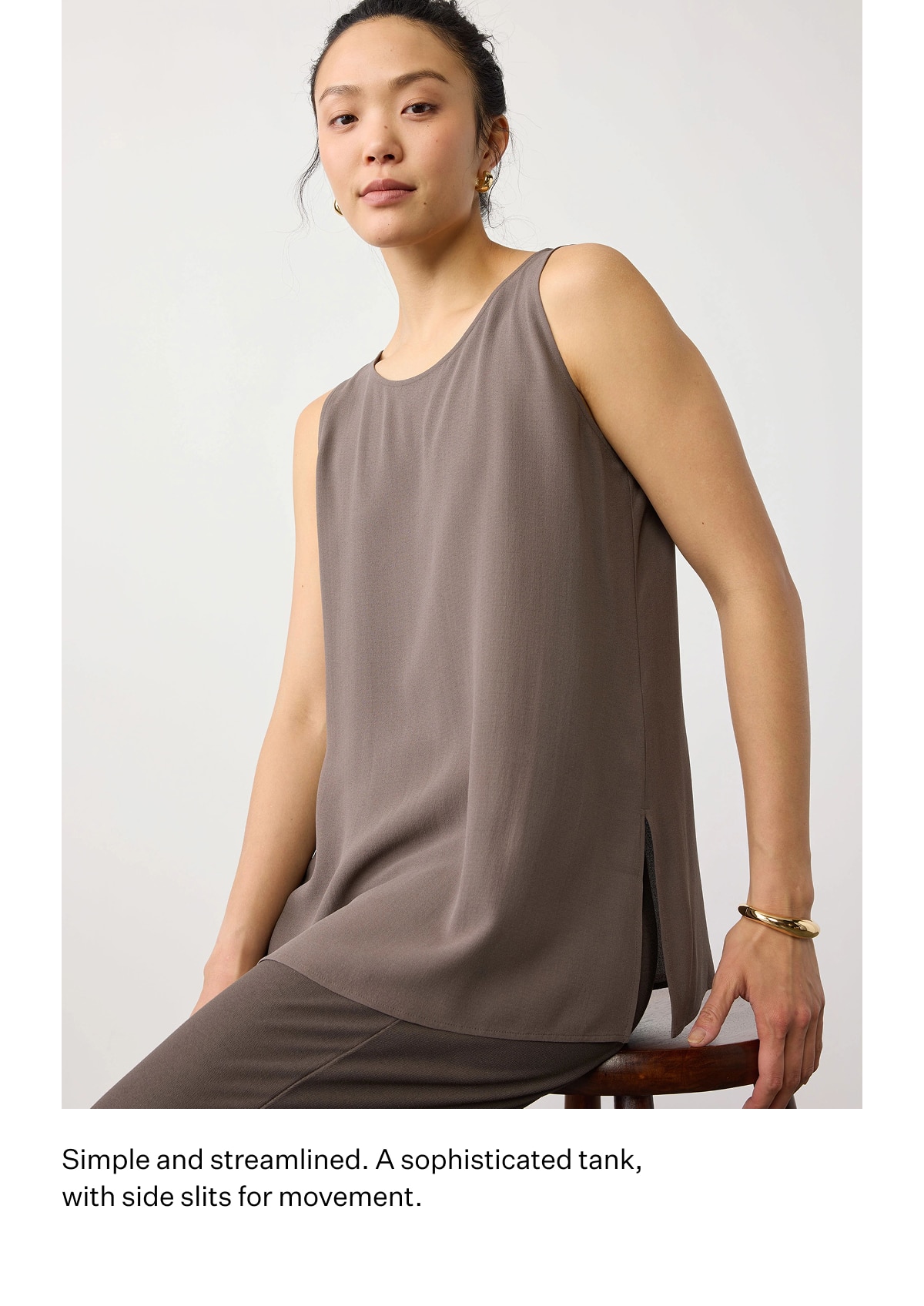 Simple and streamlined. A sophisticated tank, with side slits for movement.