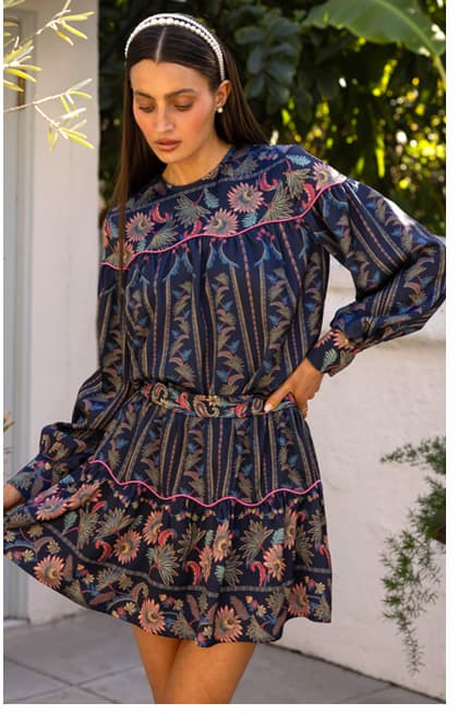 Baily Contrast Scallop Piping Long Sleeves Top