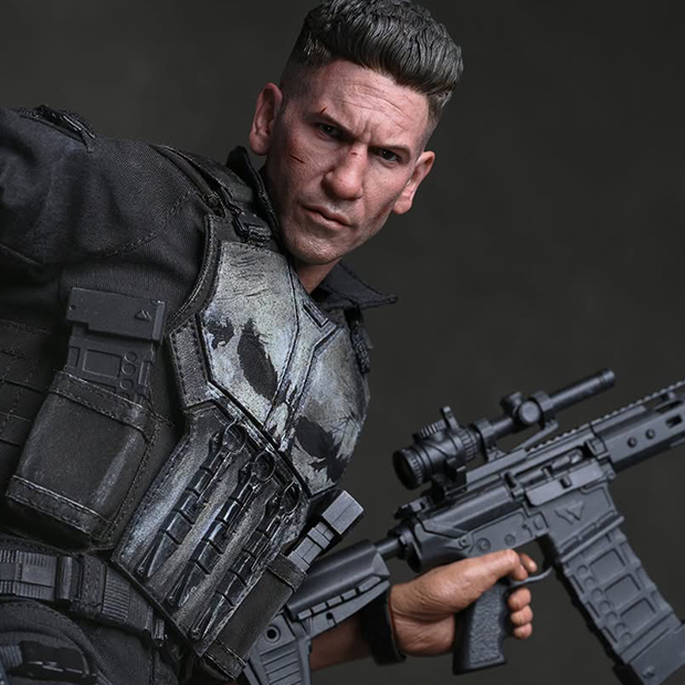 The Punisher Sixth Scale Figure