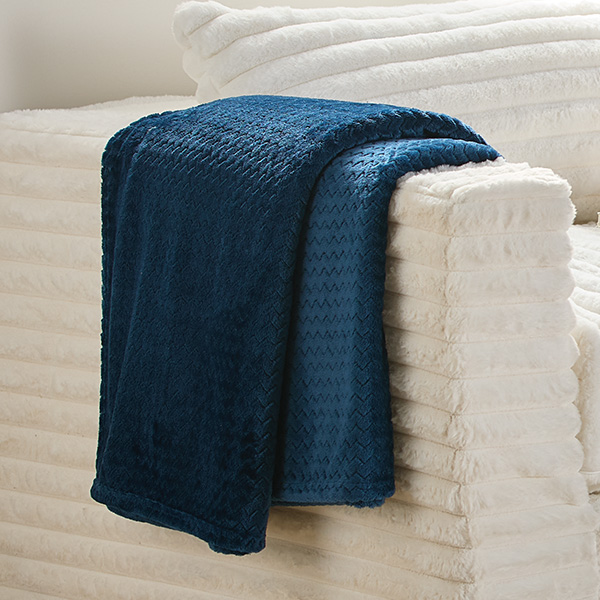 Dreamy Plush Throw Blanket
