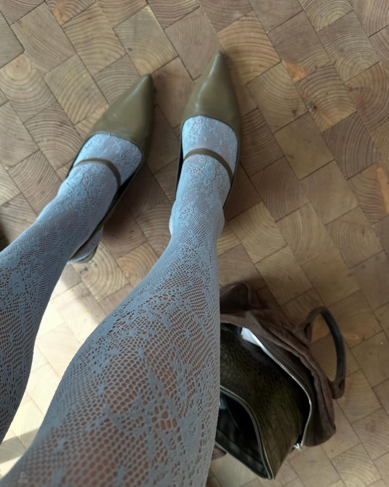 @linaandersson in Rosa Lace Tights Dusty Blue