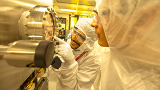 Veteran students in lab