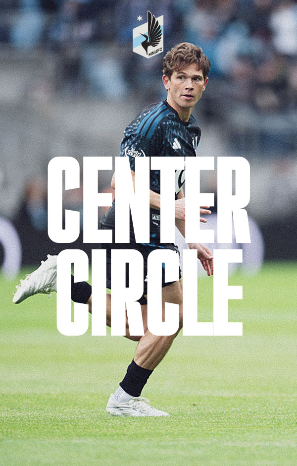 Wil Trapp looking for passing options at midfield
