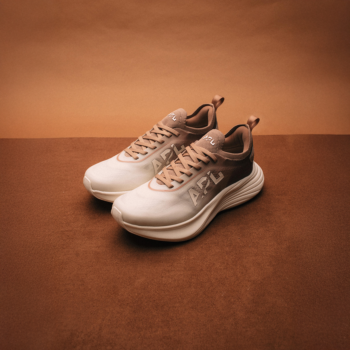 Podium in Ivory / Latte / Ombre