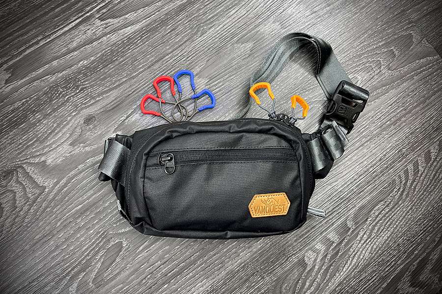 DENDRITE-Large sling Solid Black with Spartan zipper pulls