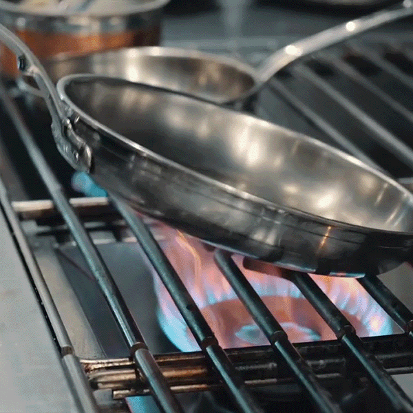 GIF: Hestan skillet over fire