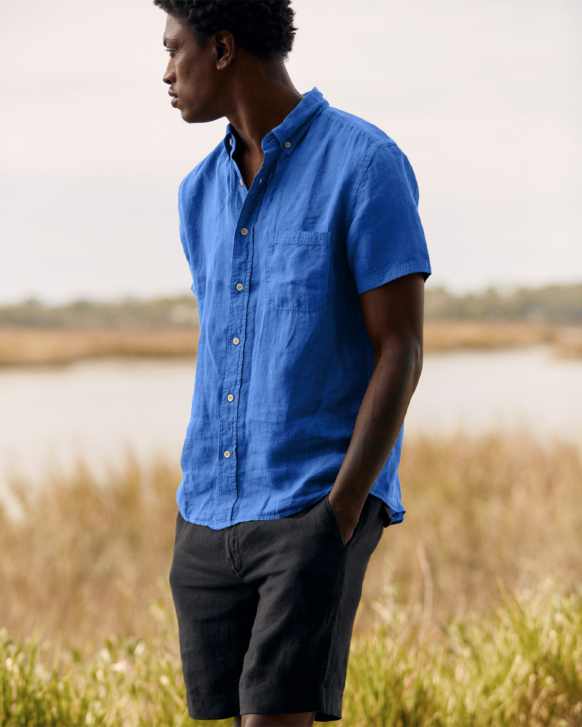 Model wears the Billy Reid Short Sleeve Tuscumbia Linen Shirt.