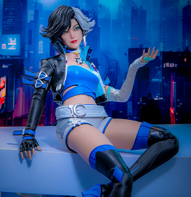 Luna Snow (Special Edition) Sixth Scale Figure
