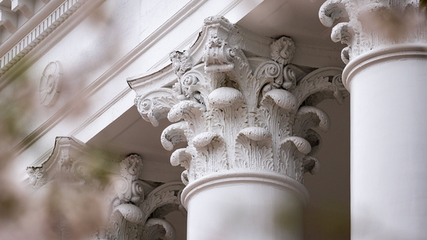 Corinthian capital atop column on UMD armory