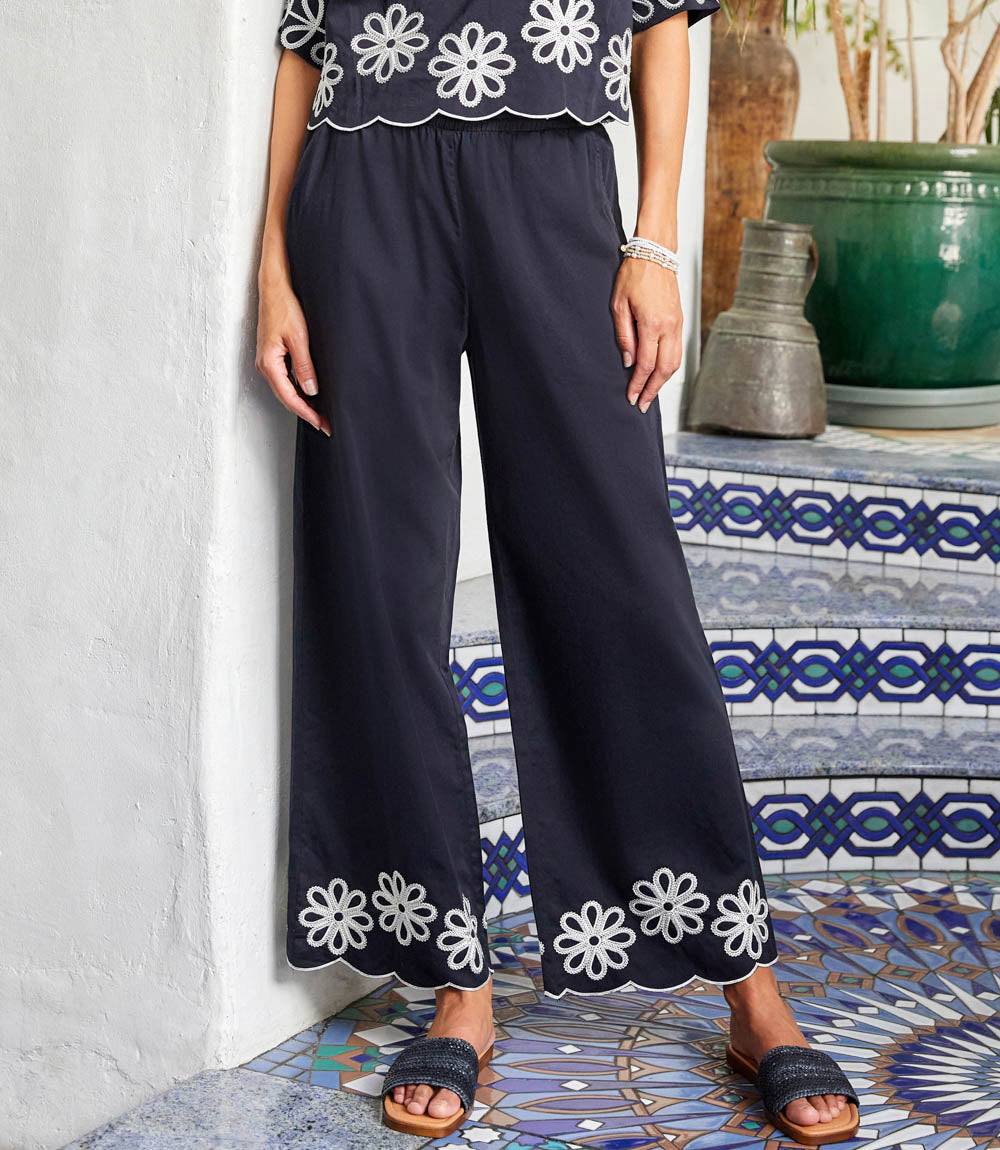 Image of Scallop Drawstring Pants