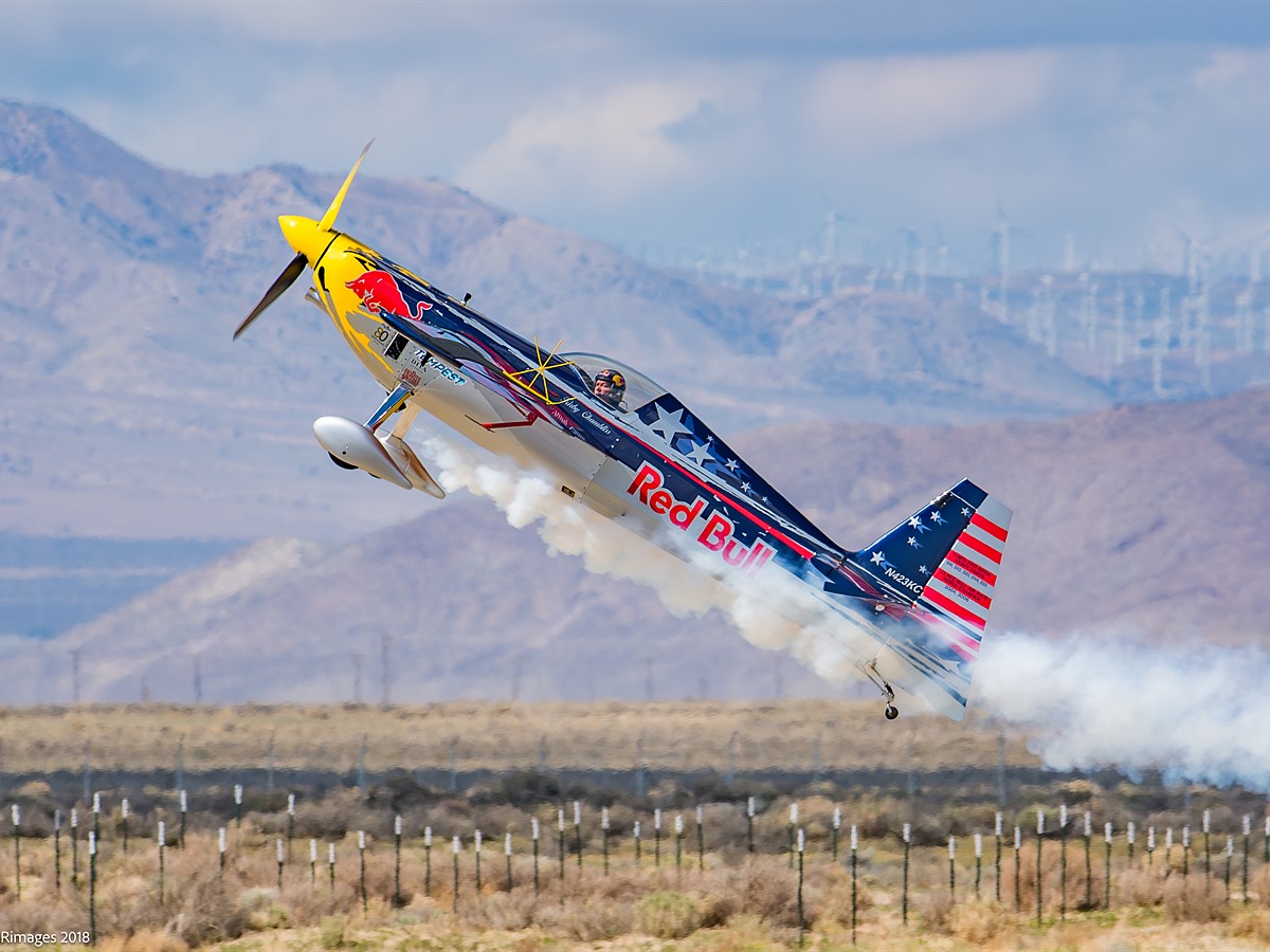 This photographer uses an 800mm to lock onto split-second moments