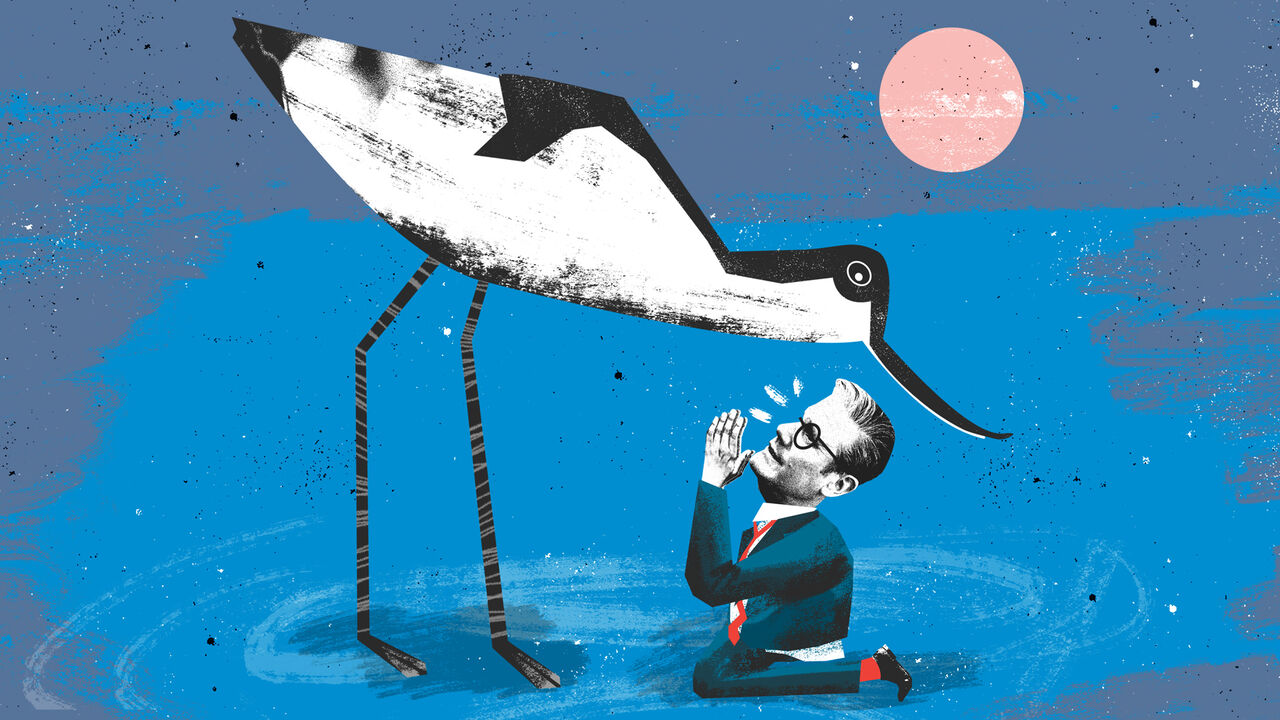 Keir Starmer genuflects in front of a large bird which resemble the logo of the RSPB, an environmental charity