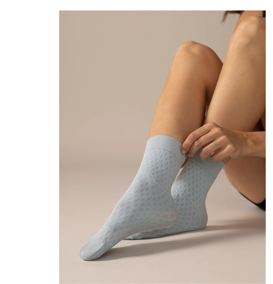 Chaussettes légères diamants en Bleu poudre