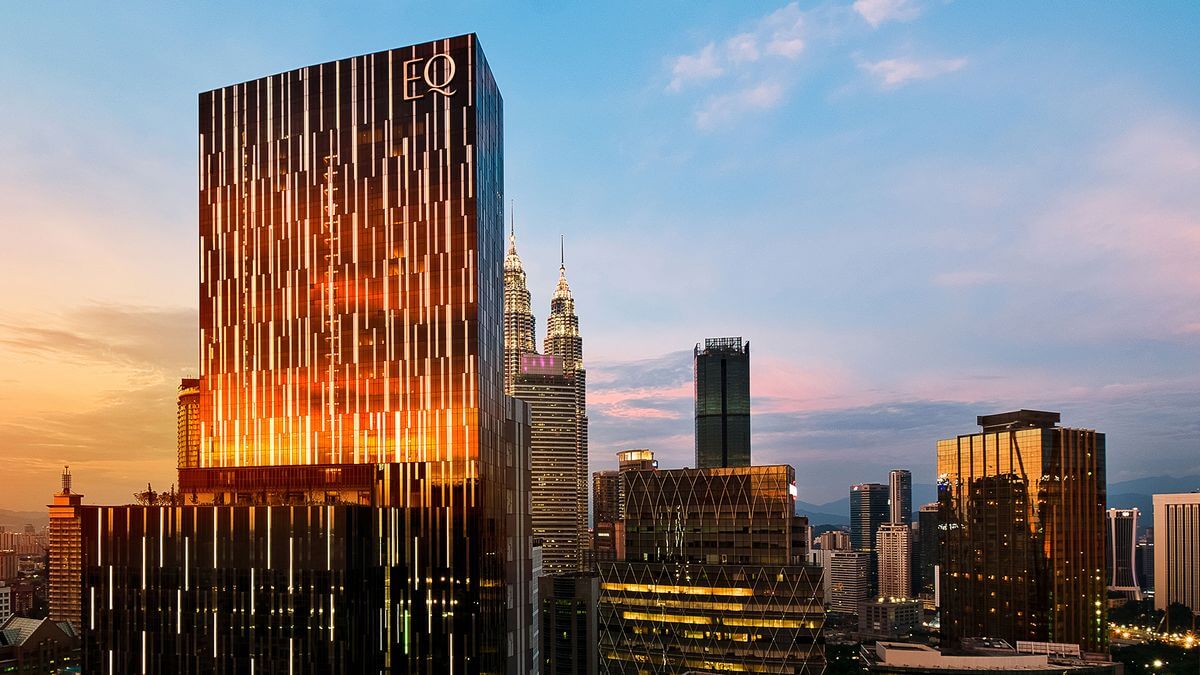 Kuala Lumpur Sky-High Opulence Minutes from Petronas Towers with Daily Breakfast & Nightly Cocktails