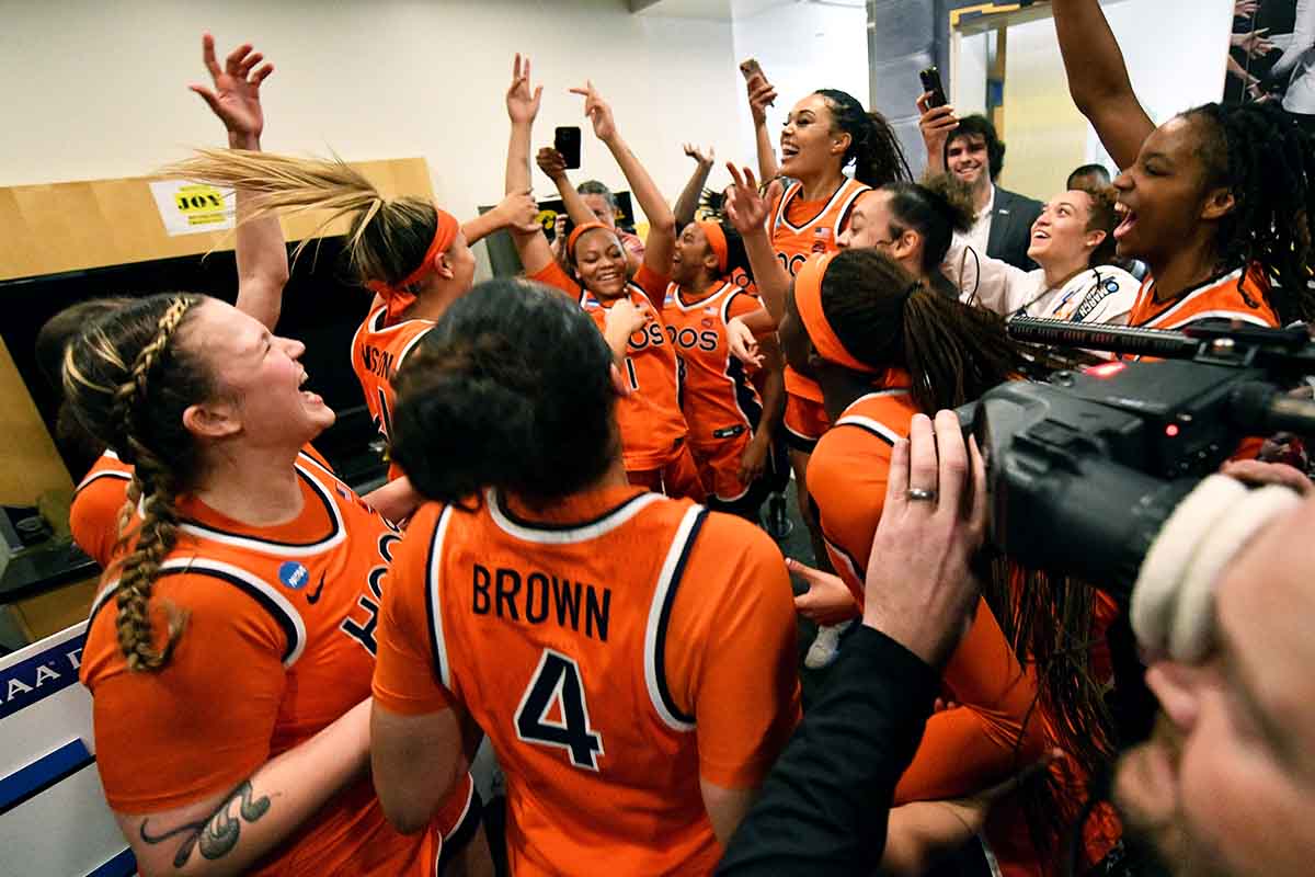 Dancing on: UVA women’s basketball advances to Sweet 16