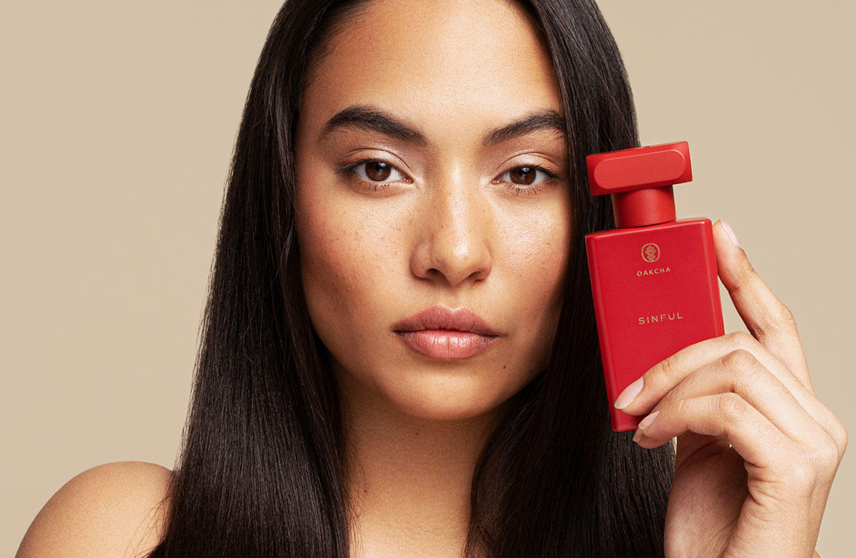 Woman holding Sweven Bottle