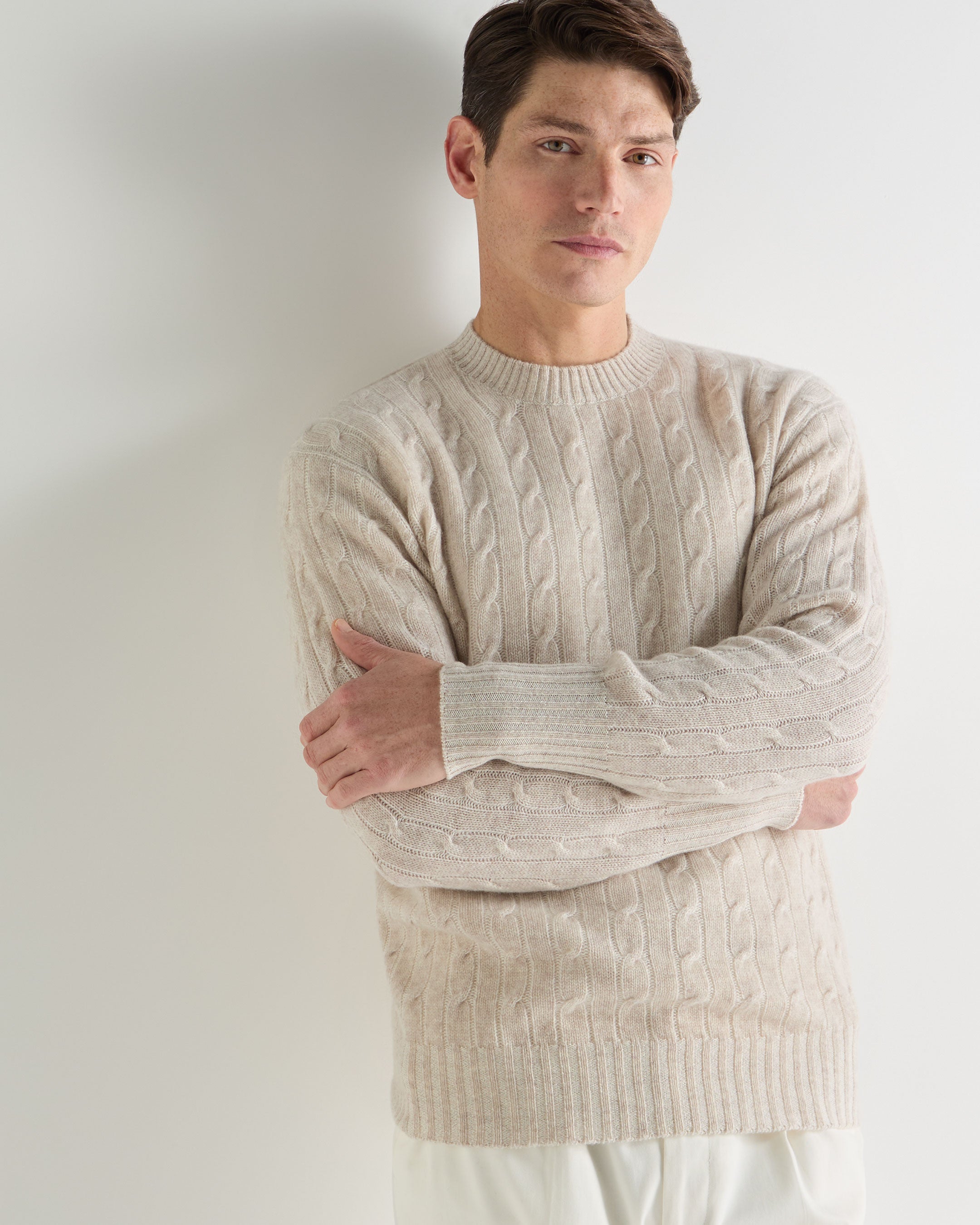 Image of Men's Thames Cable Round Neck Cashmere Sweater Sand Brown