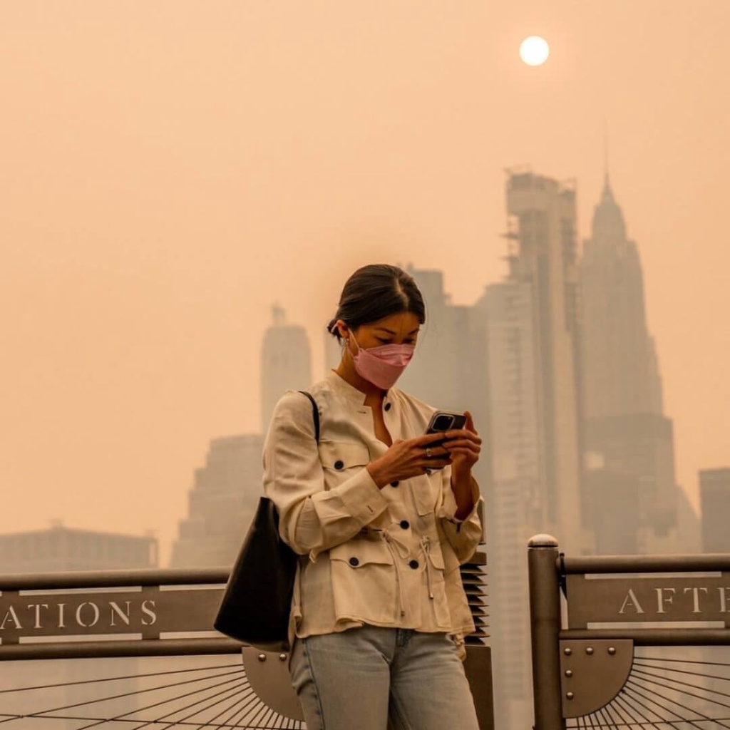 A city skyline with smog