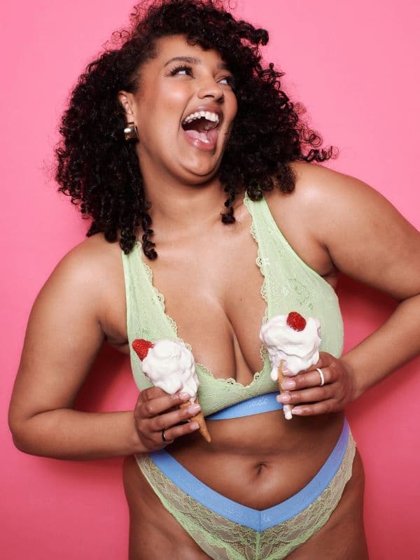 MODEL IN PASTEL BRA 