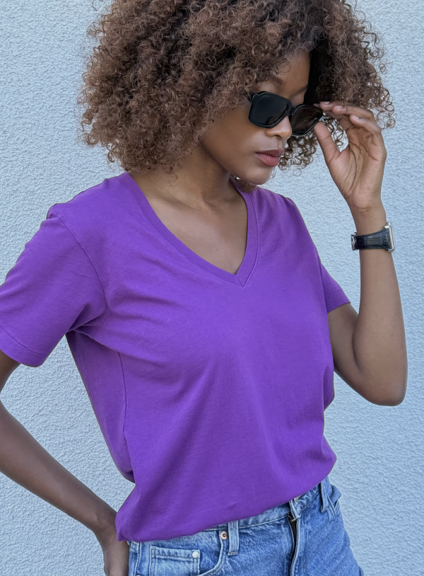 Womens Short Sleeve V-neck in Plum