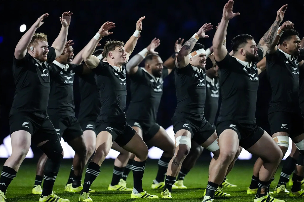 All Blacks Squad Named - All Blacks performing the haka
