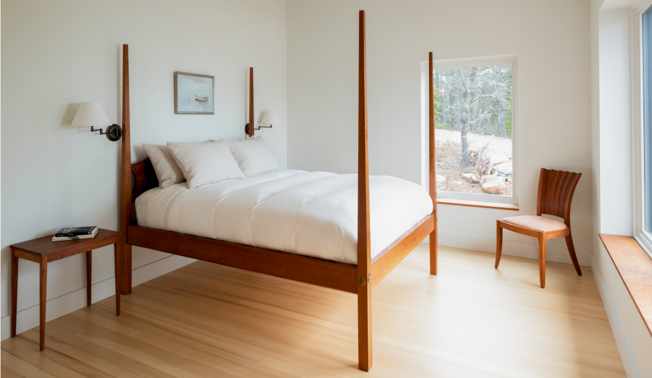 Bedroom with Pencil Post Bed, Aria Chair and minimus table. 