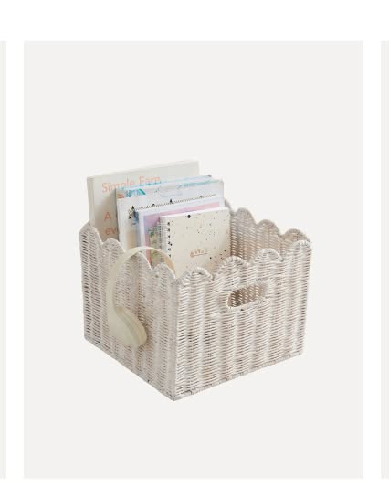 Scallop woven storage bin