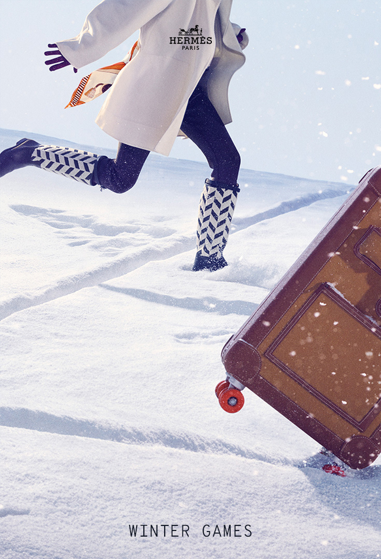 Main image of the Christmas newsletter featuring a luggage and women's boots