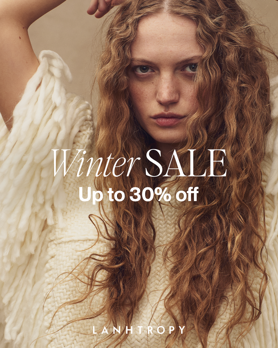 SALE Lightweight, feminine, and sophisticated, it is a versatile garment that elevates any look: from a relaxed outfit with jeans to a more elegant evening proposal.